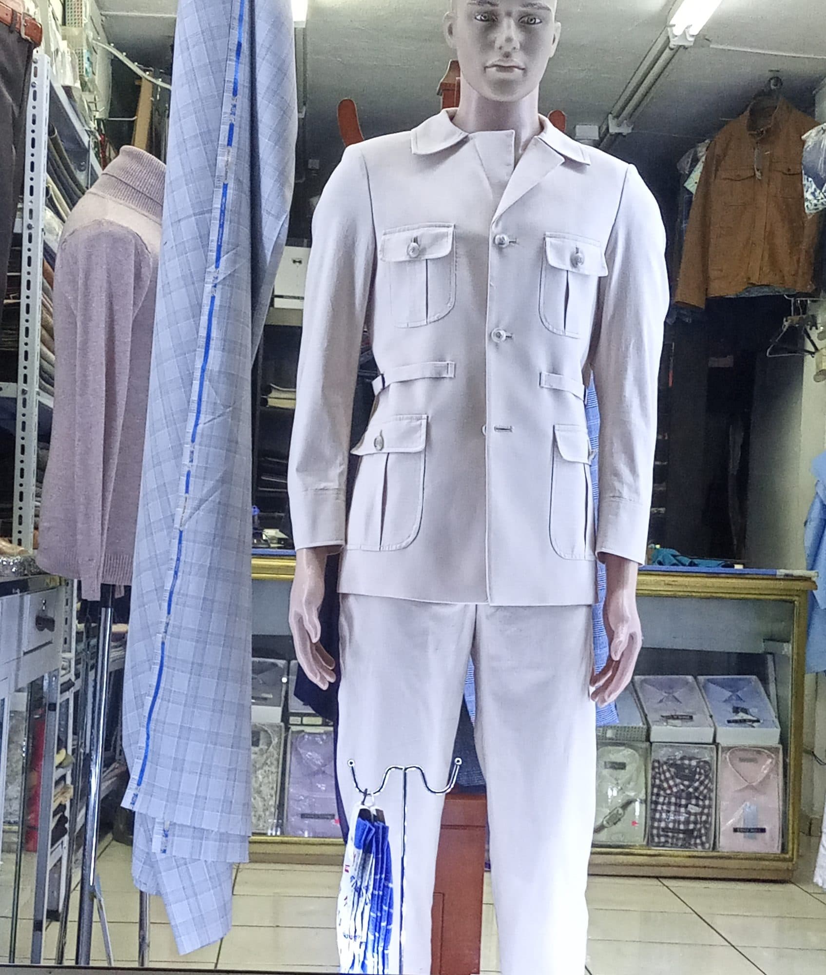 Conjunto safari en tono crema
